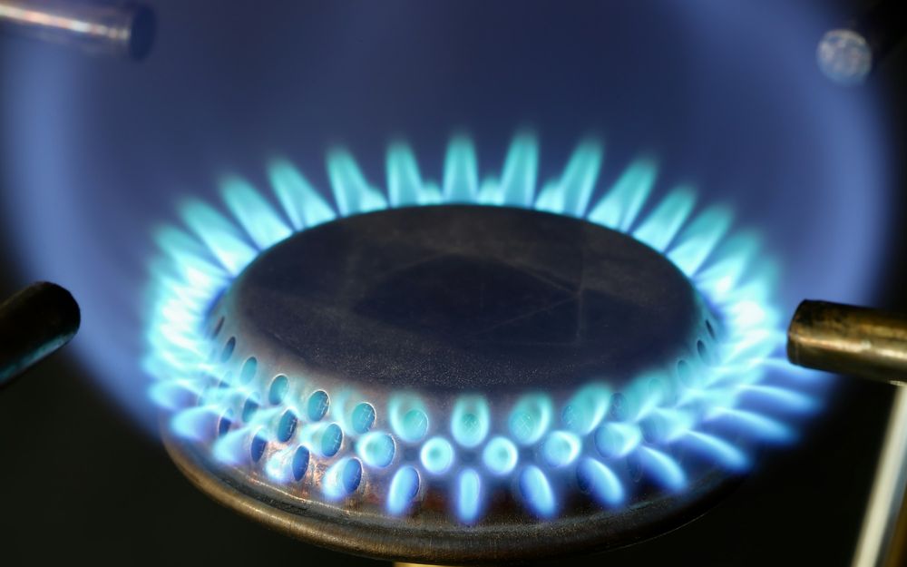 Blue flame of a high-efficiency gas burner